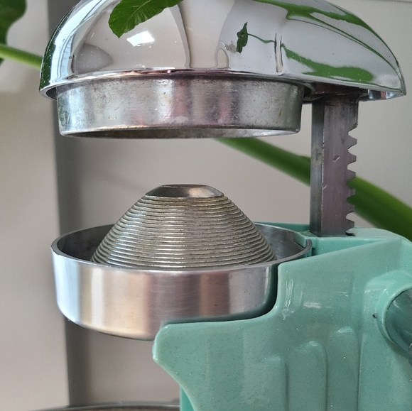 Juice o Mat Vintage Retro Restored Juicer - Picture 9 of 11